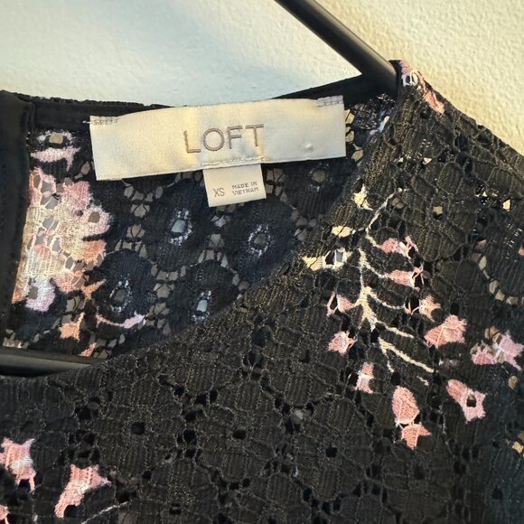 Loft Ann Taylor - Eyelet Sheer Lace Floral Print Crewneck Blouse - Picture 3 of 3